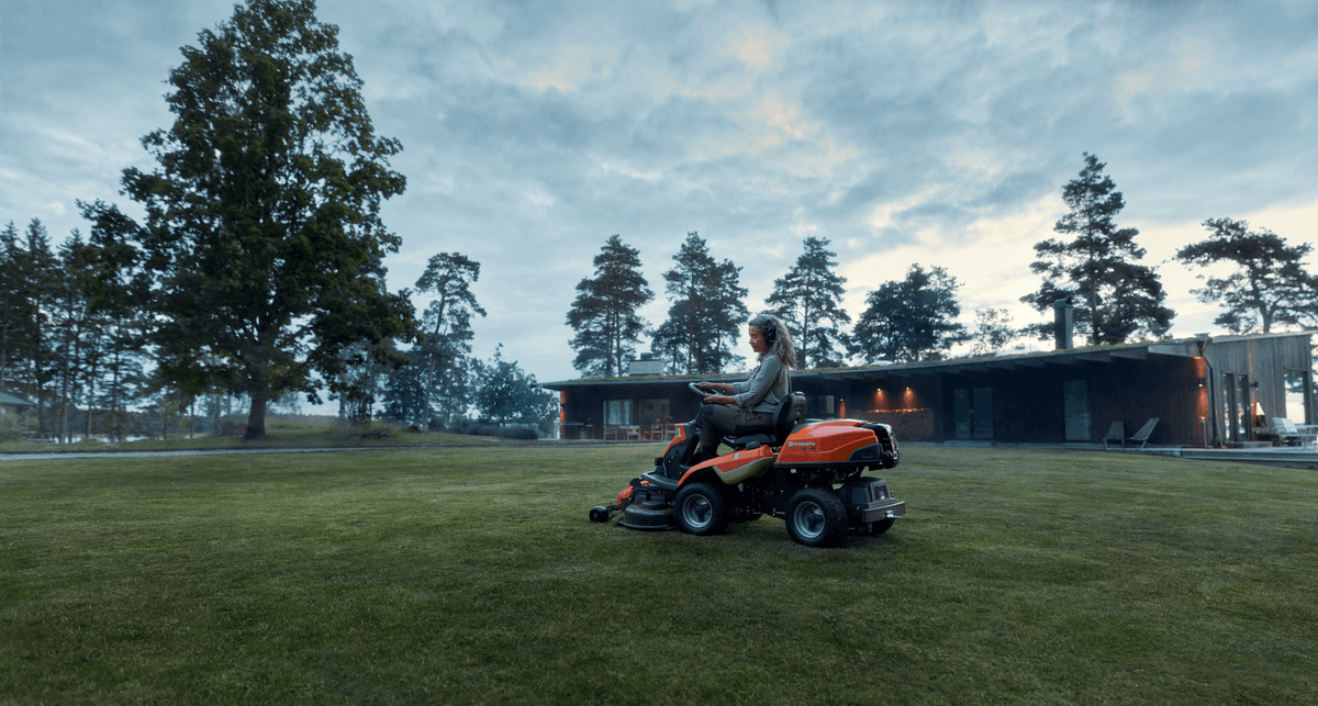 Husqvarna R 216T AWD: Univerzální Rider pro Každý Terén