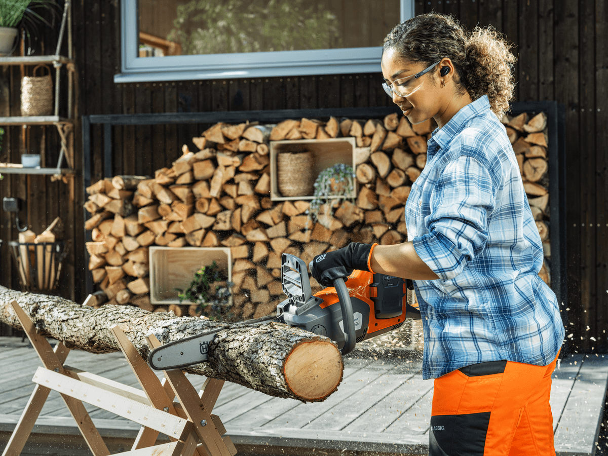 Husqvarna 230i: Vaše nová partnerka pro zahradu