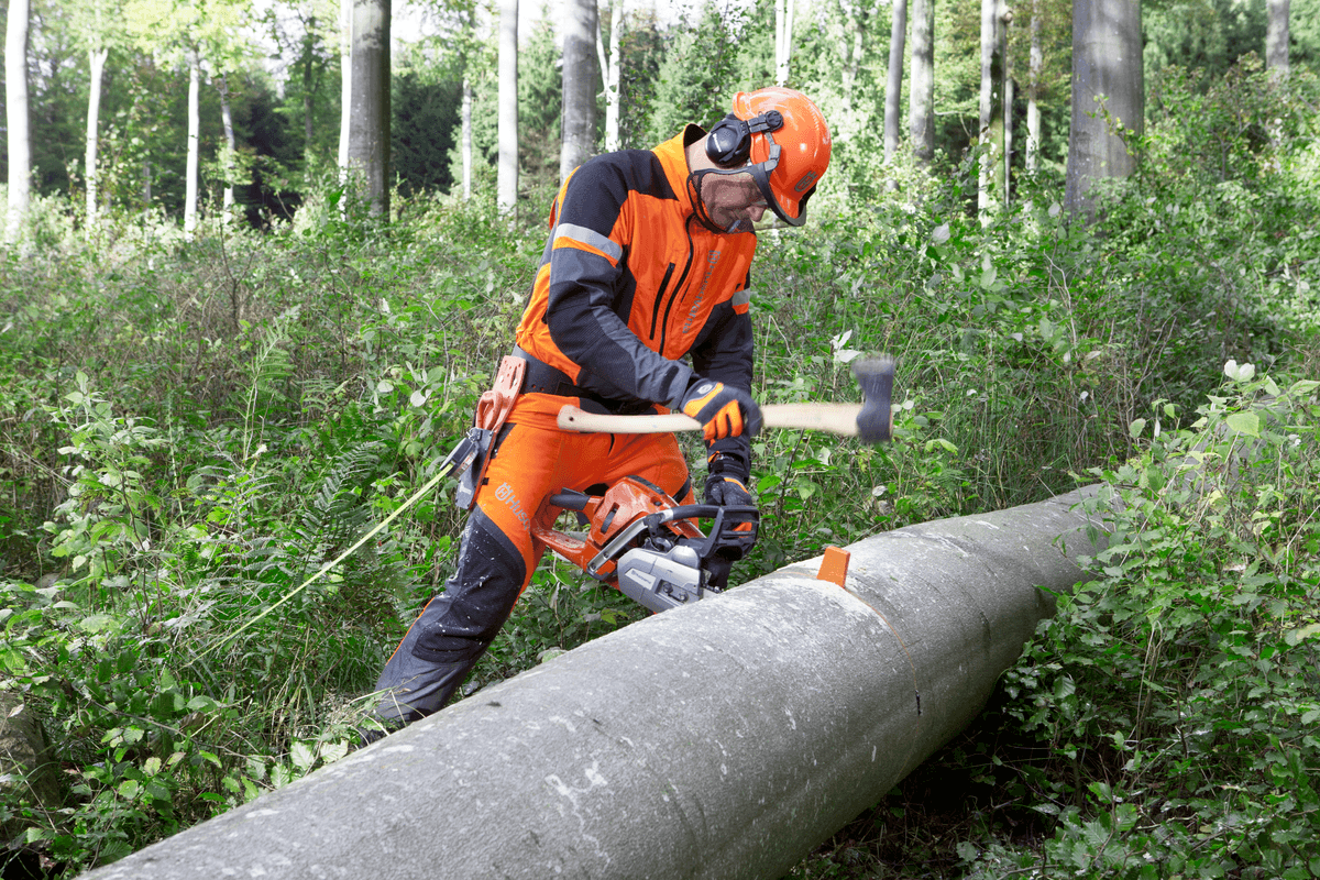 Bezpečné kácení s Husqvarna klínem