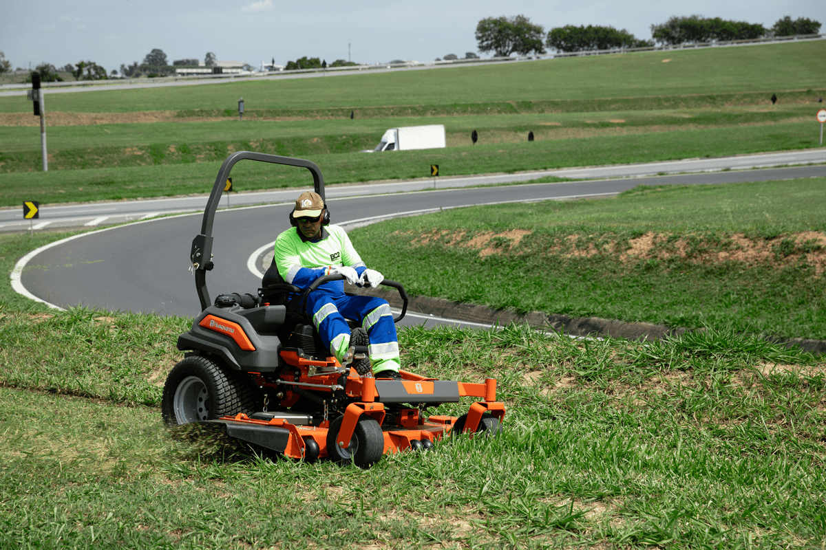 Husqvarna Z560X: Profesionální výkon pro vaši zahradu