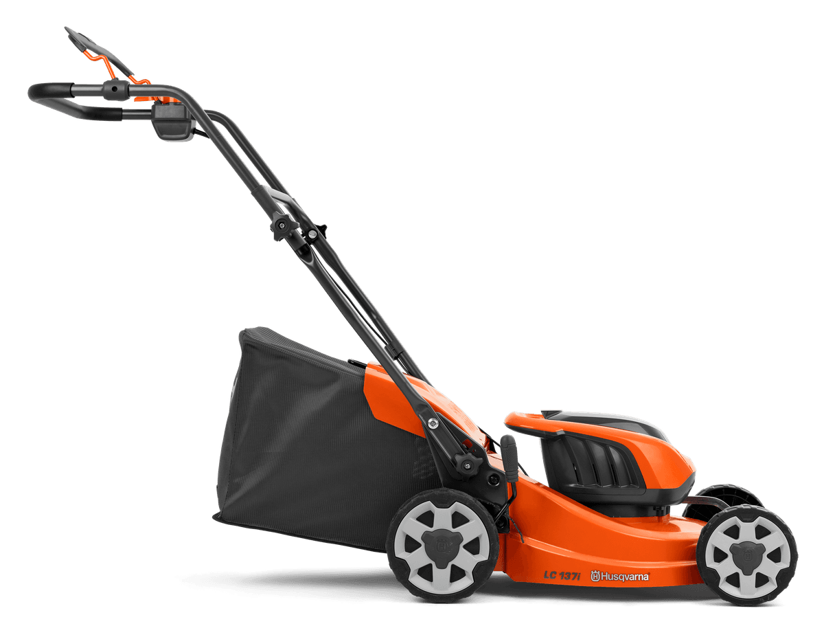 Husqvarna LC137i: Ideální pro malé a střední trávníky