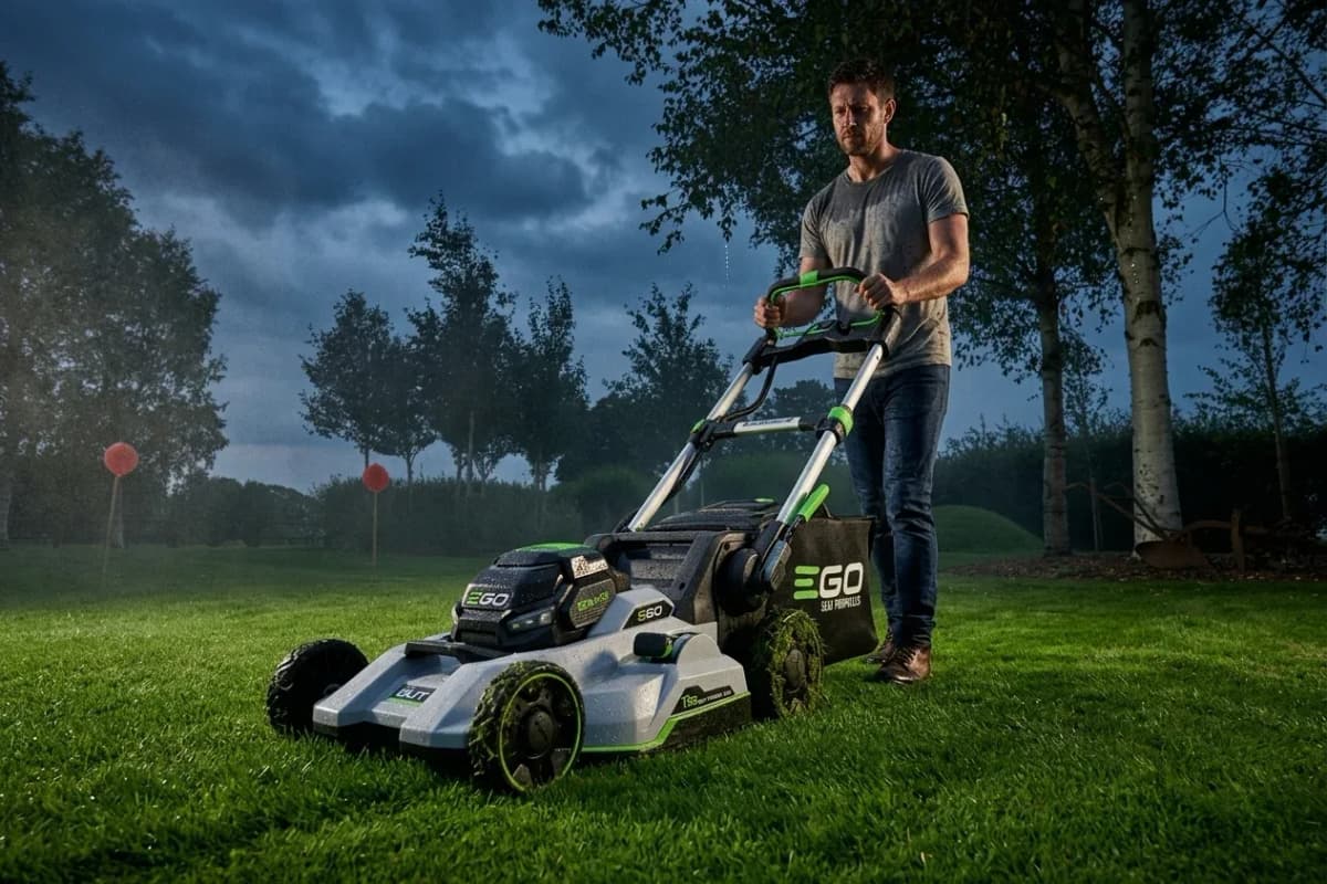 Jak vybrat sekačku na trávu? Průvodce od odborníků z Lipovky