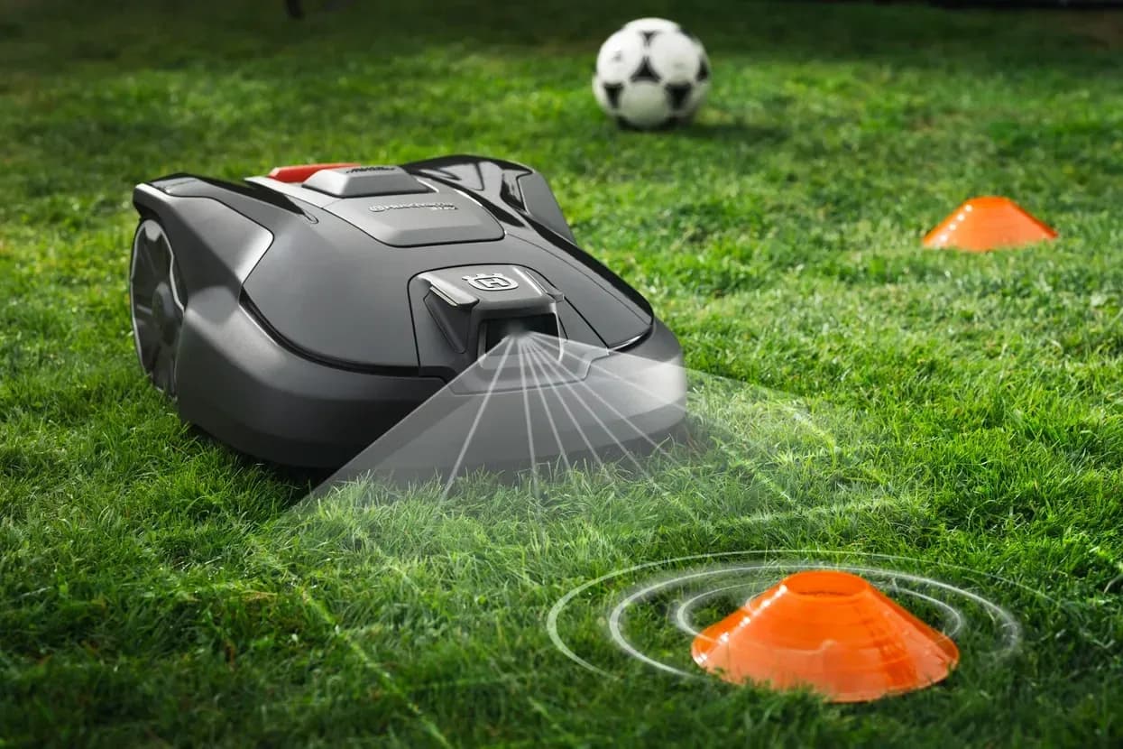 Chytré sečení s AI: Jak fungují robotické sekačky Husqvarna Automower®