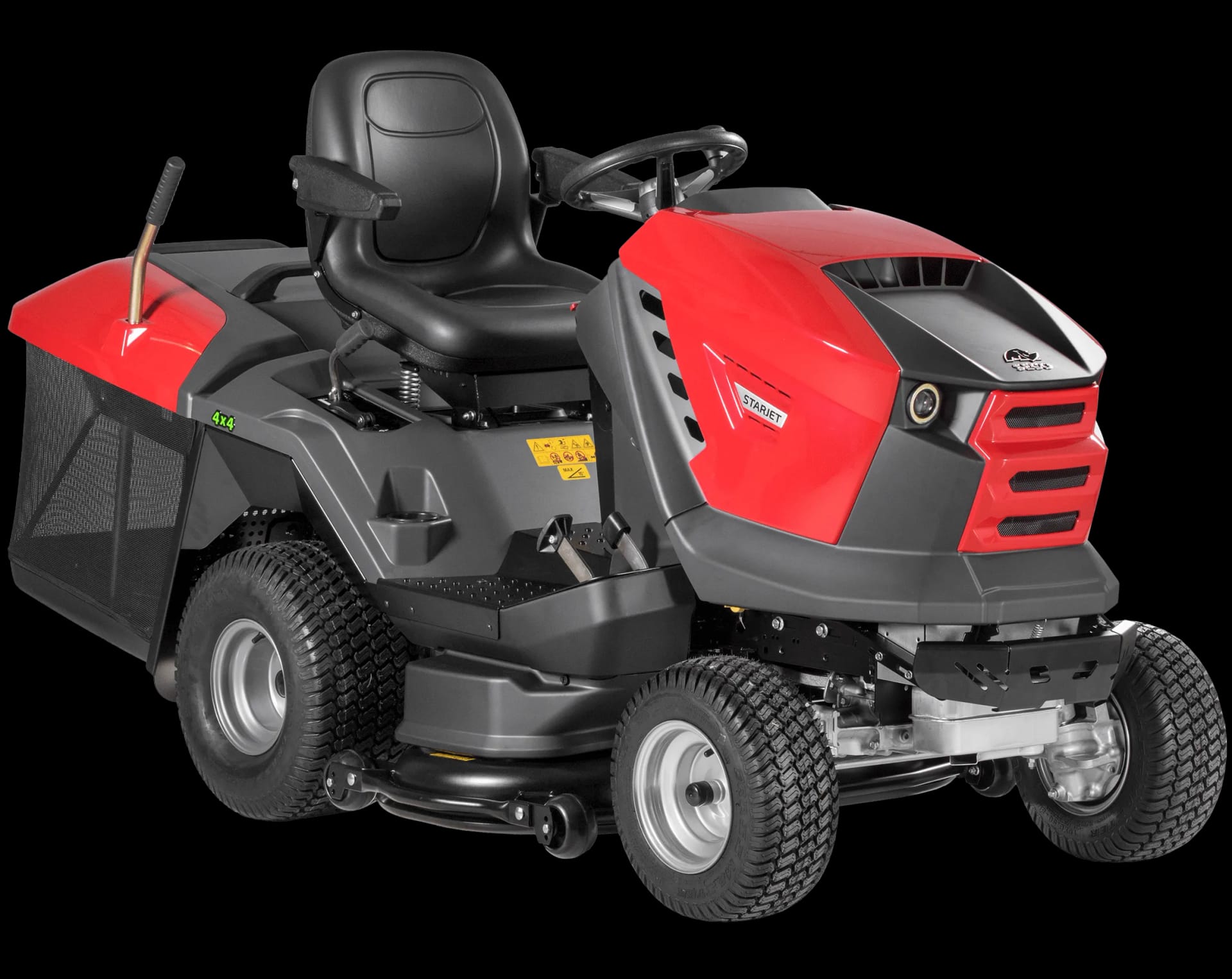 Zahradní traktor Starjet P6 4x4 s červenou kapotou a černým sedadlem, zobrazený zepředu z boku.